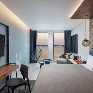 Premium King Room Lake View High Floor